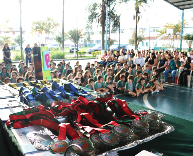 Noventa alunos do Anglo s�o premiados nas Olimp�adas B�-�-B� de L�ngua Portuguesa